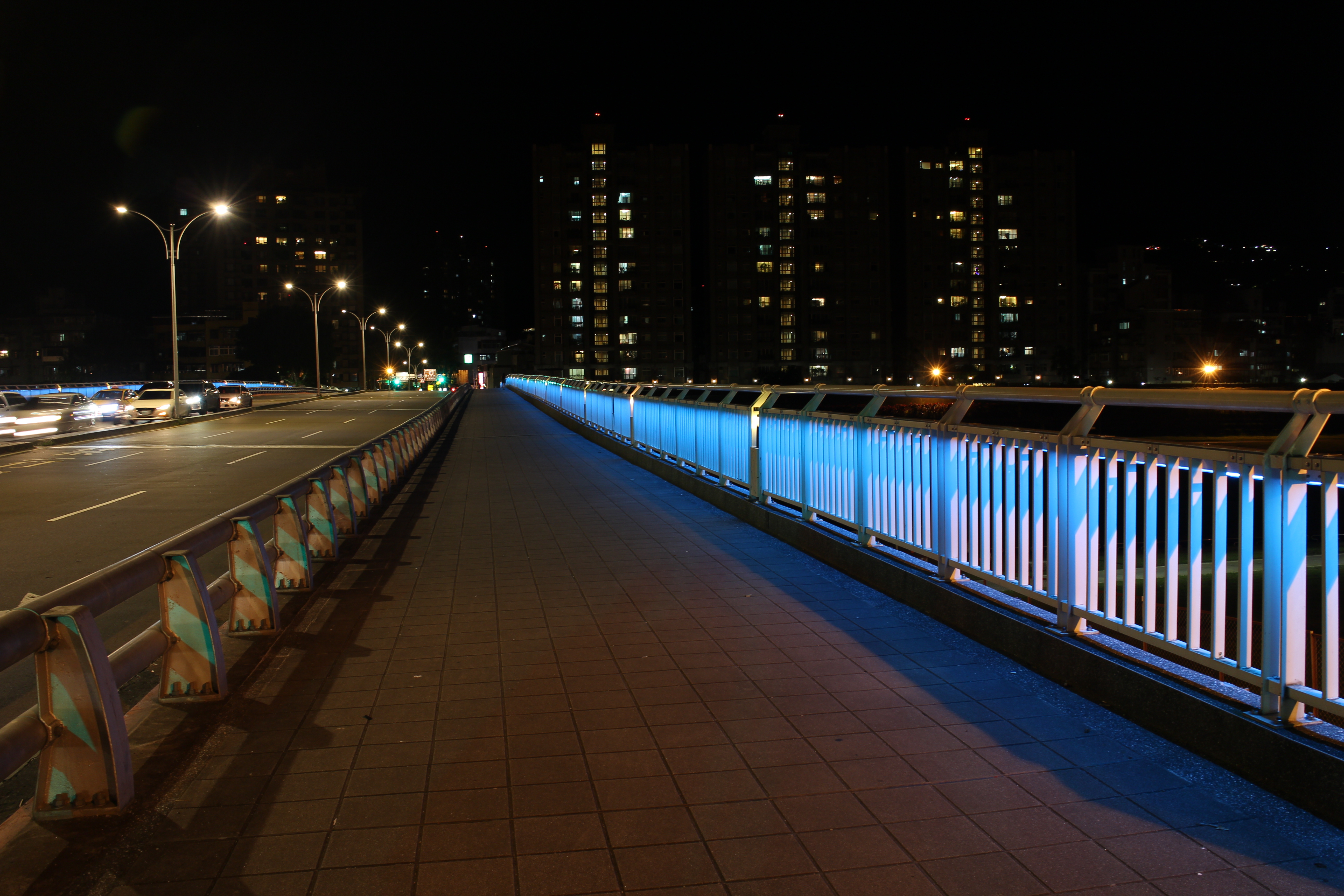 相片2：萬壽橋照明妝點夜景