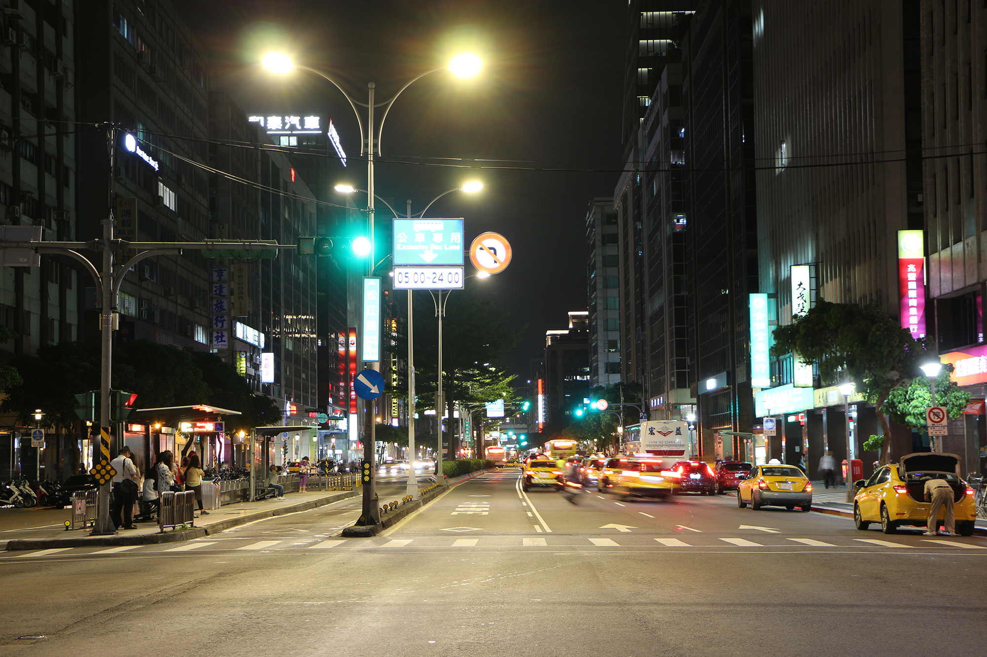 照片8：松江路換裝LED路燈後道路照明情形