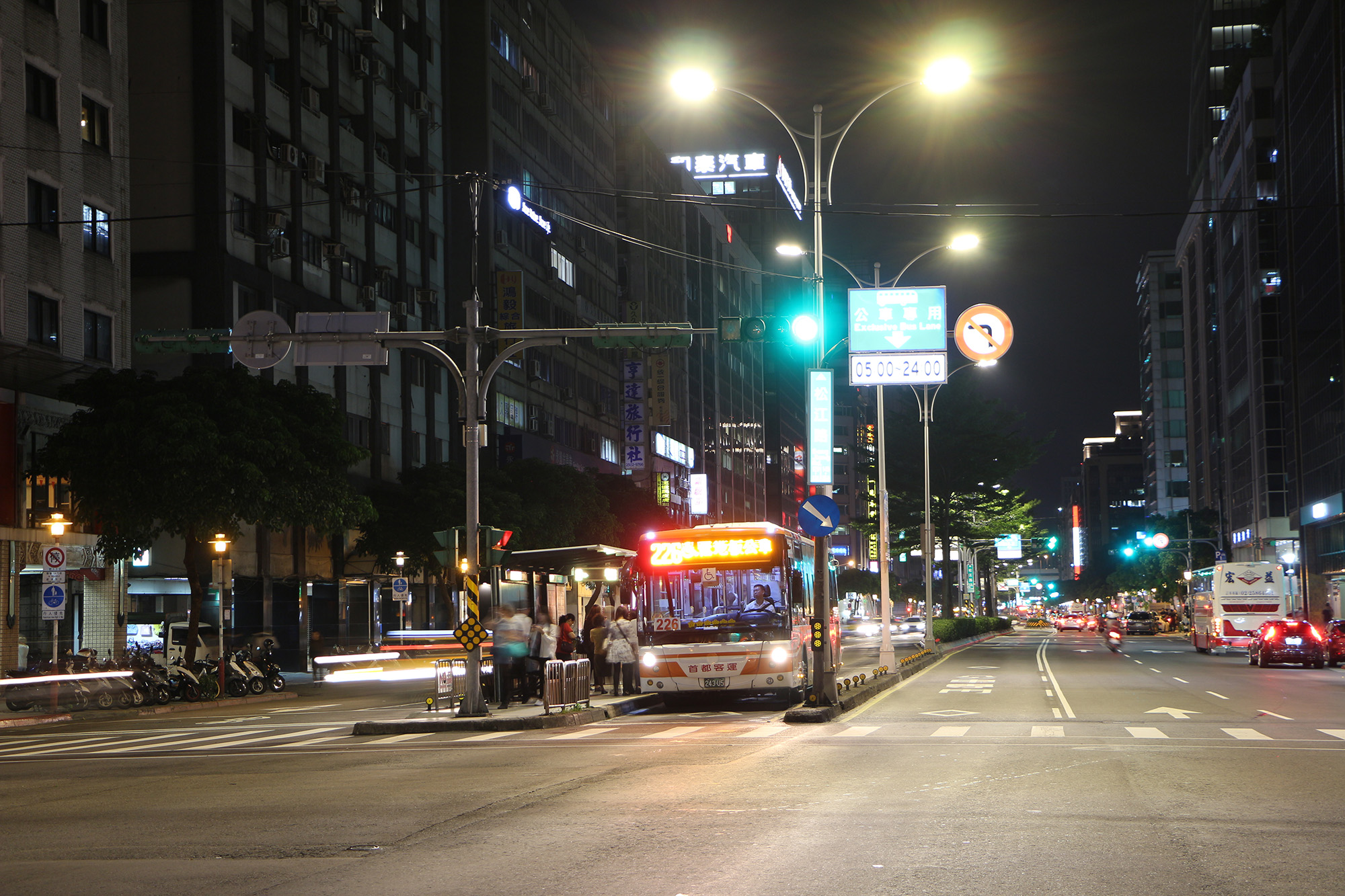 照片9：松江路換裝LED路燈後道路照明情形