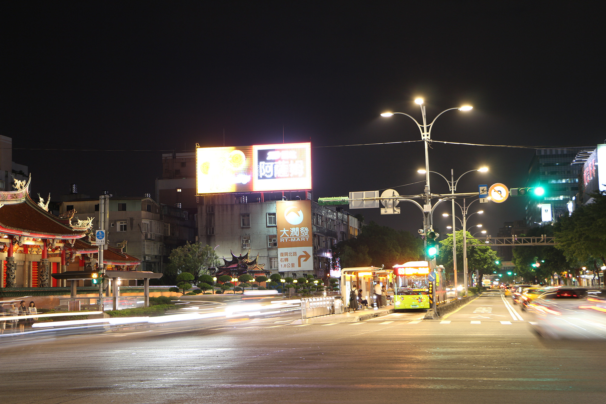 照片12：民權東路換裝LED路燈後道路照明情形