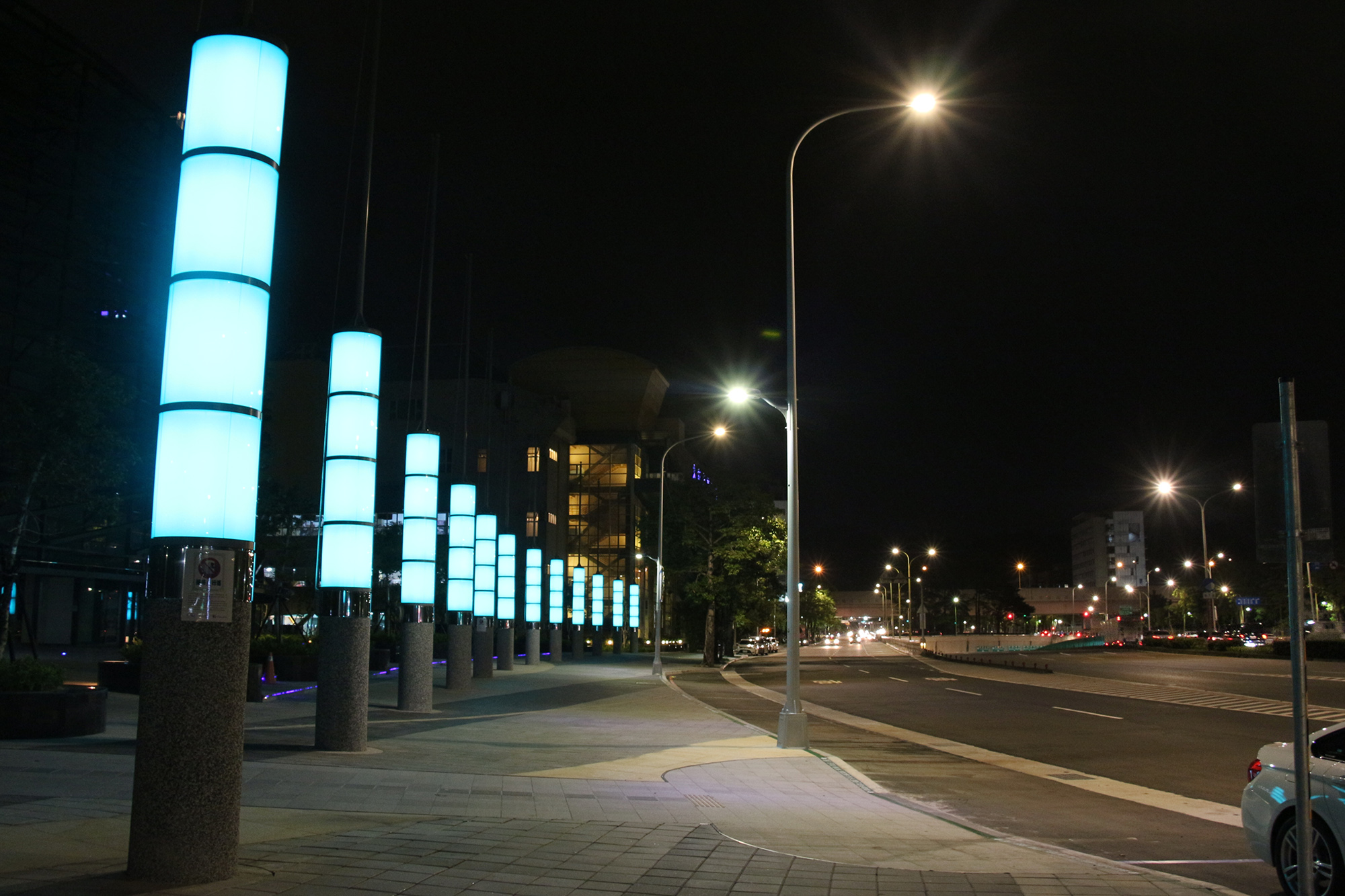 照片14：辛亥路換裝LED路燈後道路照明情形