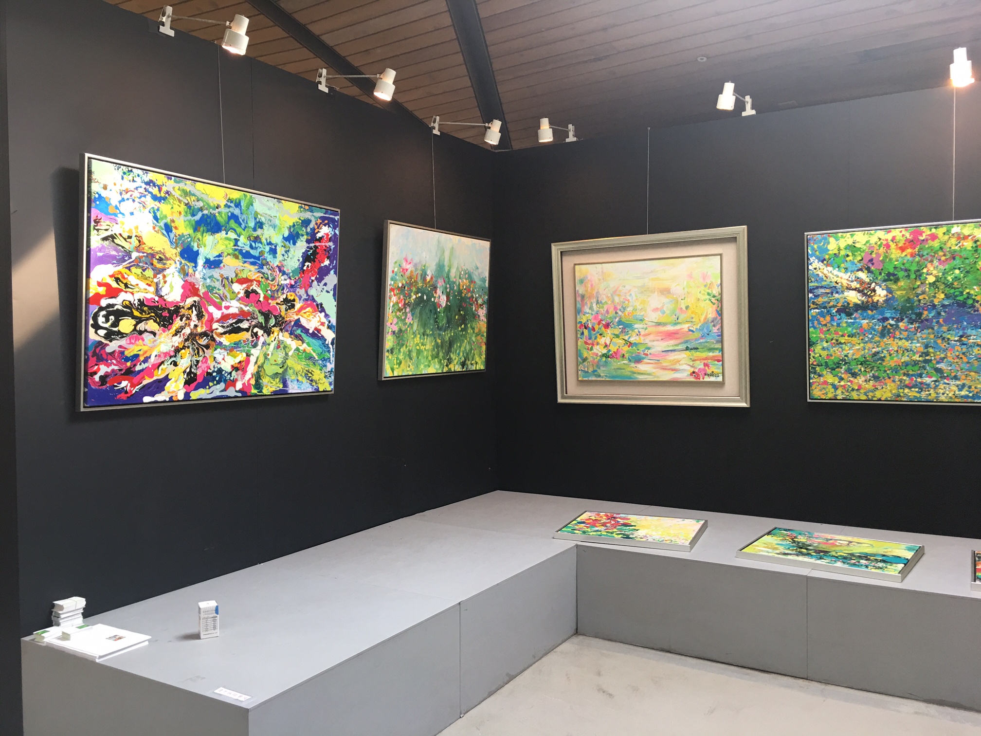 圖6. 畫展現場，臺北典藏植物園一隅(二)
