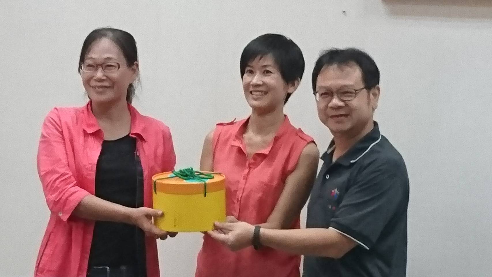 圖3.特公盟創辦人林亞玫、斗六市長與處長合照