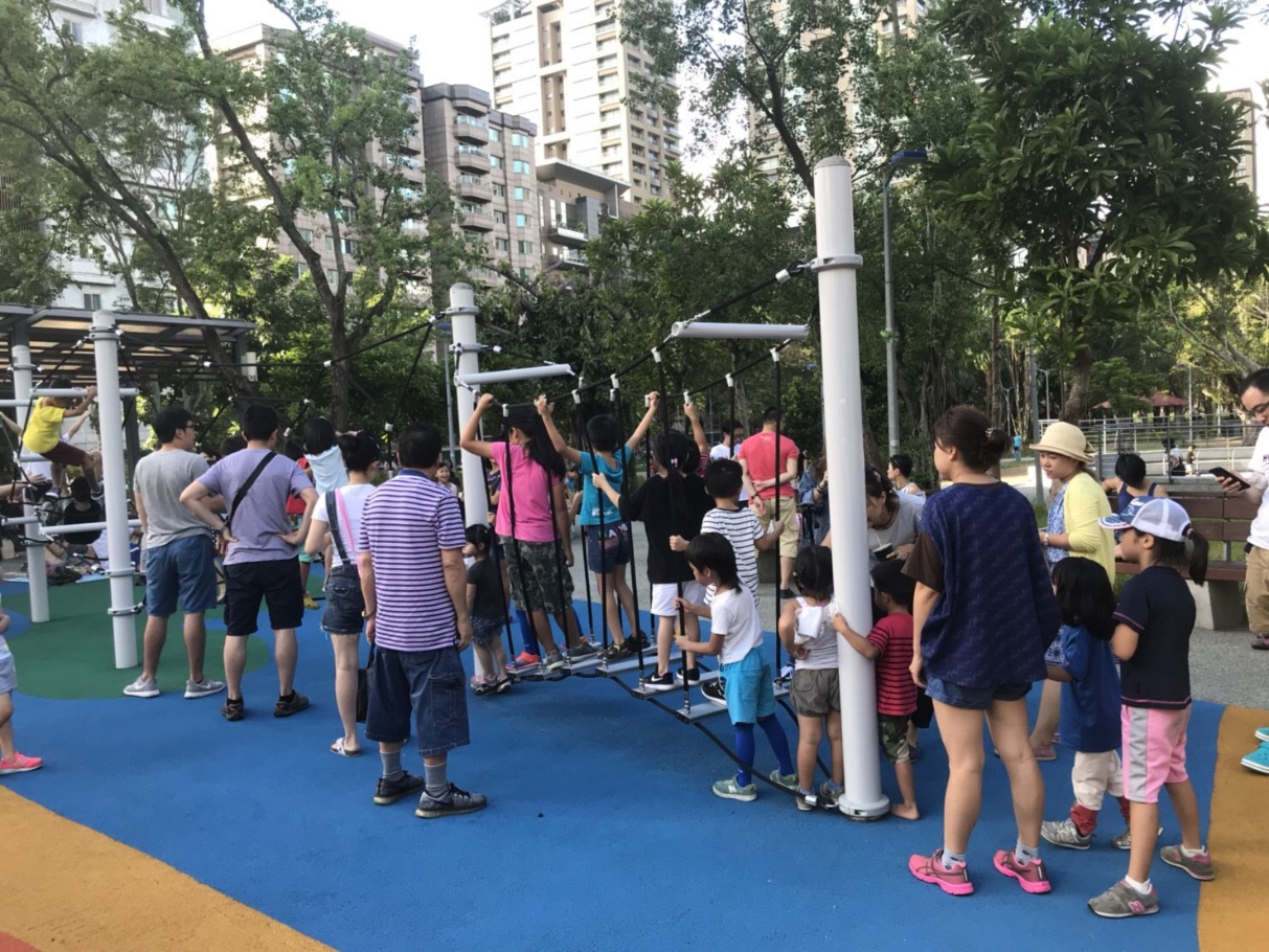 圖5：跨步橋協調孩童身體四肢平衡(特公盟提供)