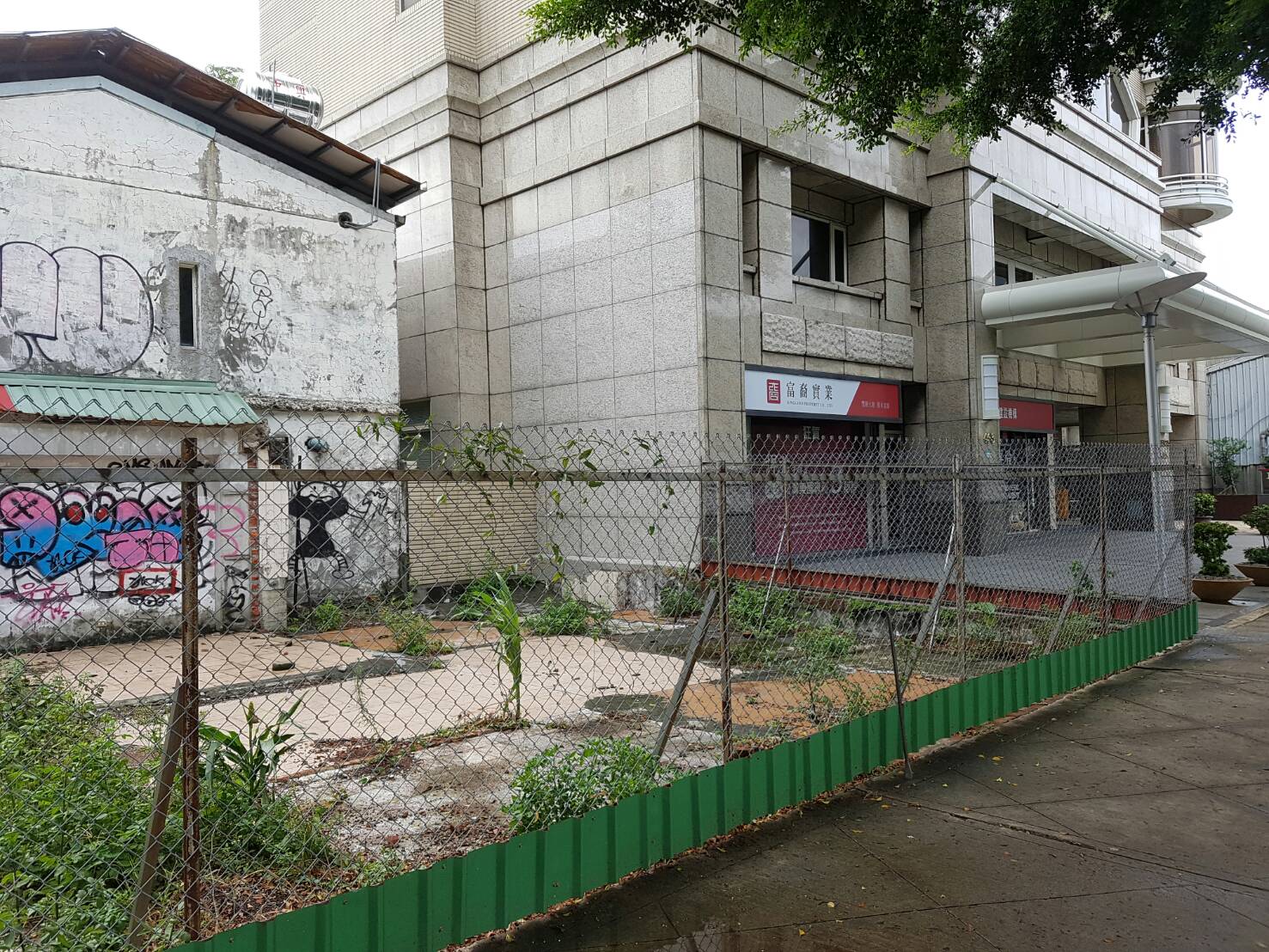 圖1.國有財產署所有位於中山北路453號旁原荒廢之公有空地
