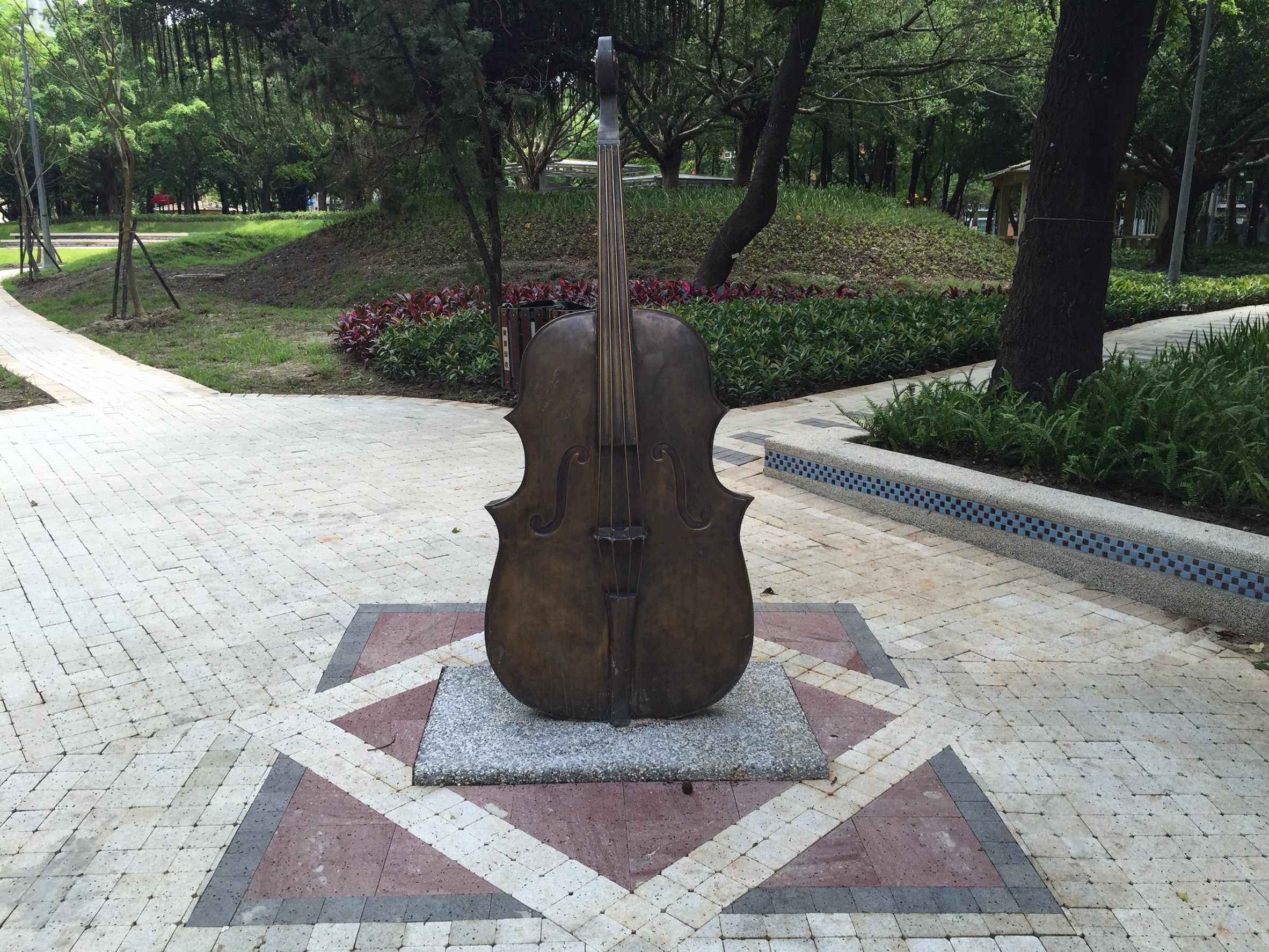 照片5. 公園更新後西側-大提琴入口廣場