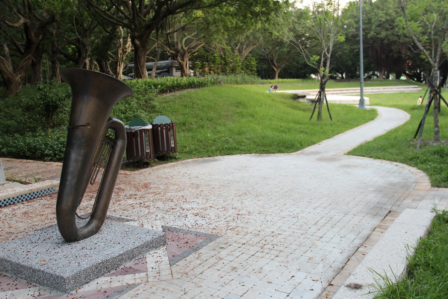 照片4. 公園更新後-北側低音號入口廣場