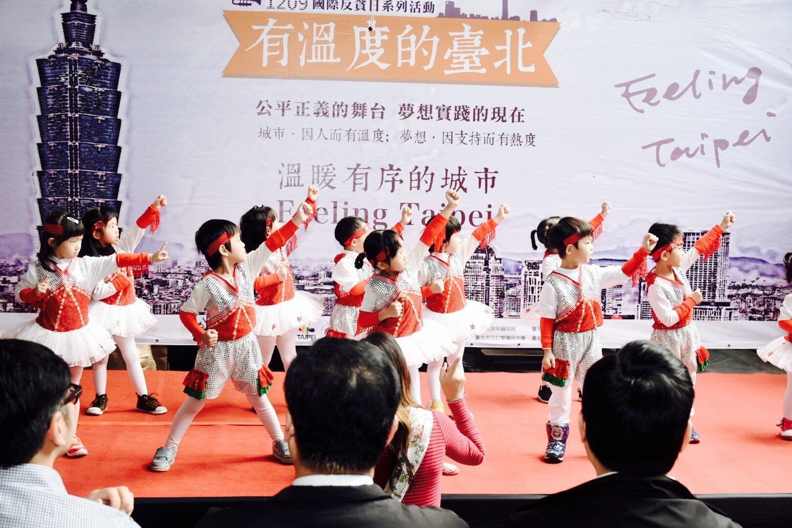 Inviting children from kindergarten to perform on grand opening