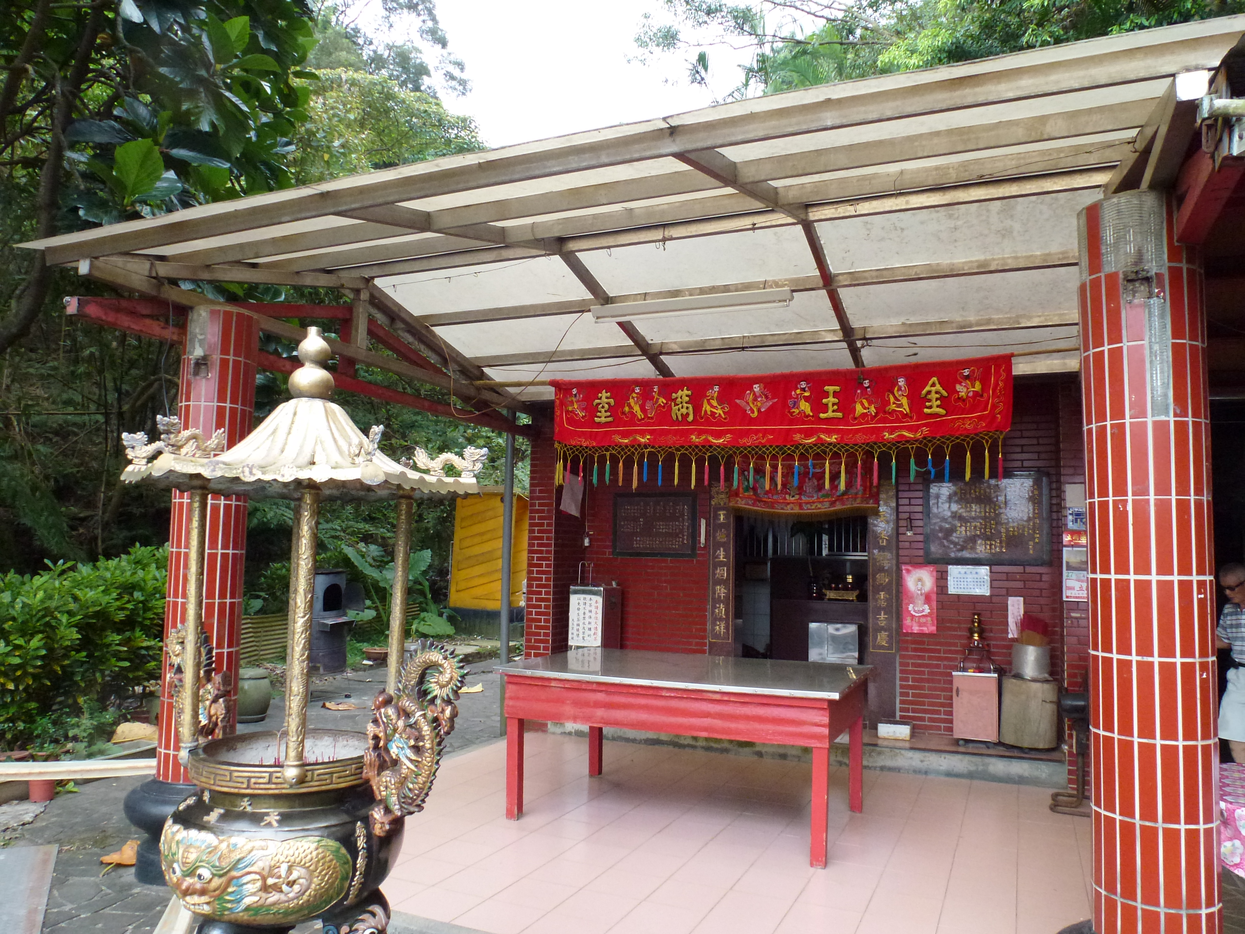 天玉宮為土地公廟，昔日是往來古道行旅者的中途休息站。
