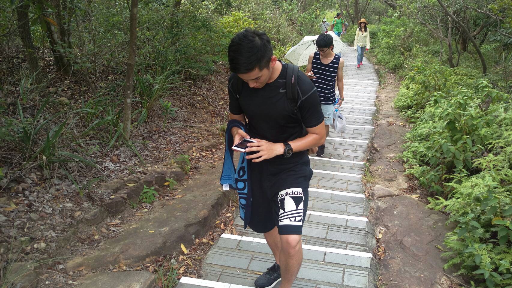 邊走步道邊玩遊戲