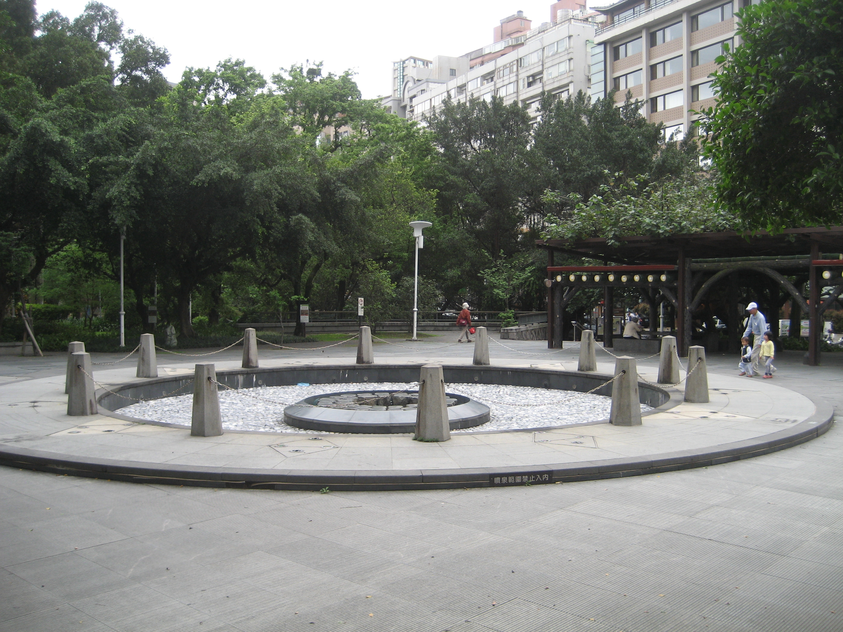 圖1.原本寧靜的北投公園跳泉廣場