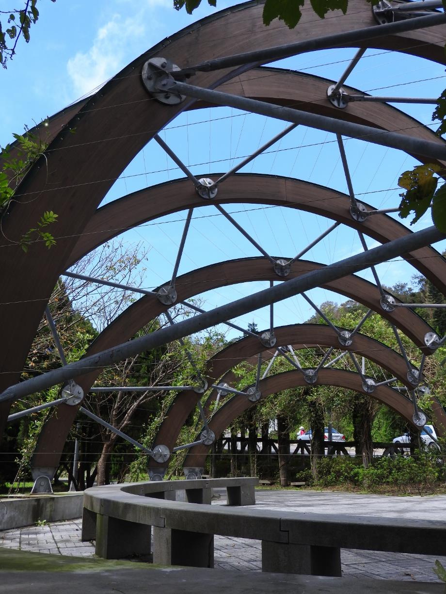照片5.前山公園紫藤花架