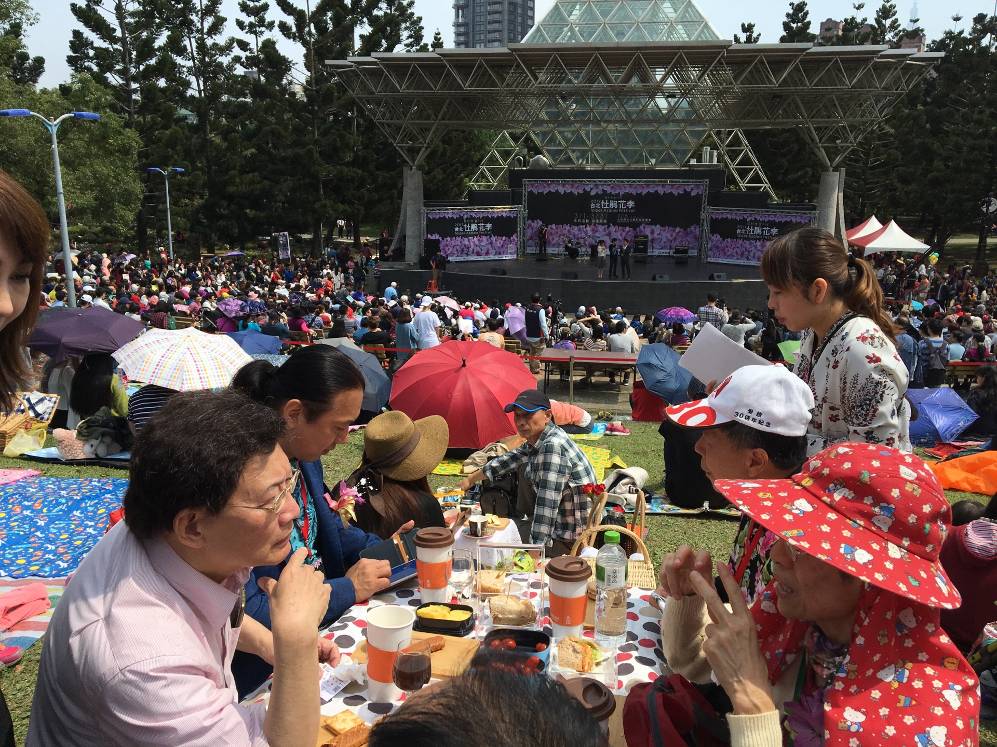 (圖4)杜鵑花季音樂會吸引無數民眾參與