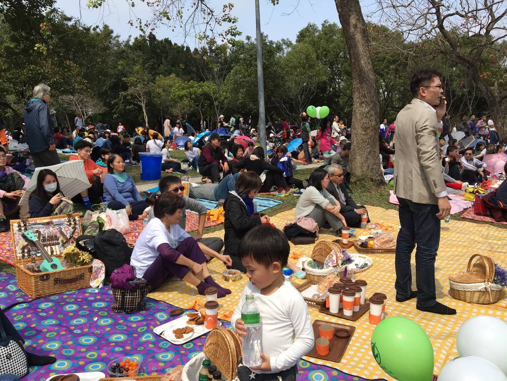 (圖6) 杜鵑花季音樂會親子交流，一起共享美食聽音樂