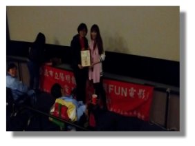 尤院長詒君致贈感謝狀及本院愛心產品予贊助單位永真教育基金會