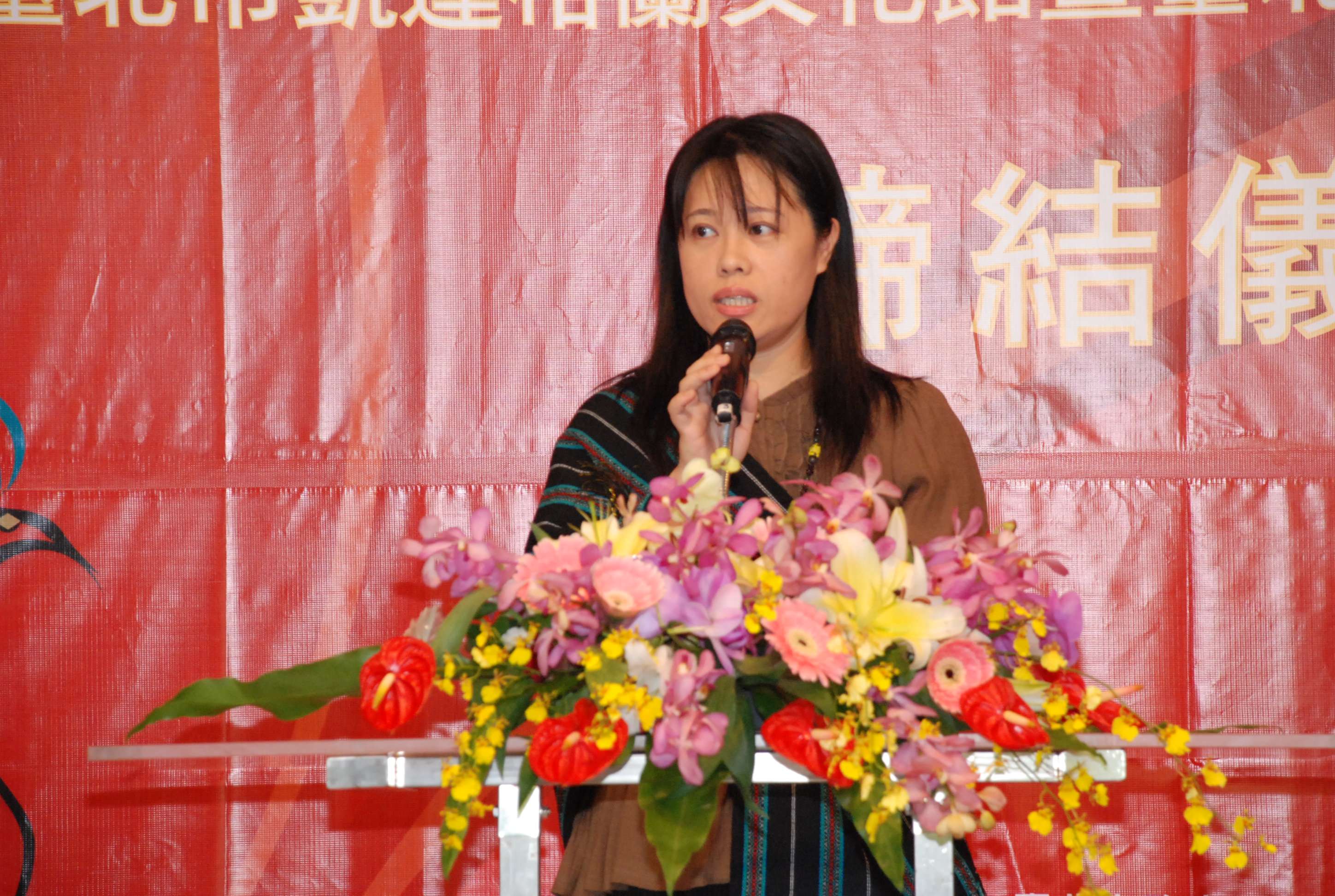 Director Yang makes a speech