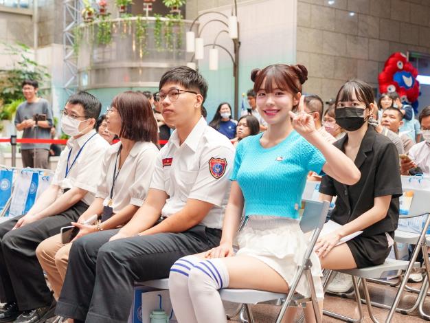 啦啦隊女神李多慧參加誠風破浪發布會