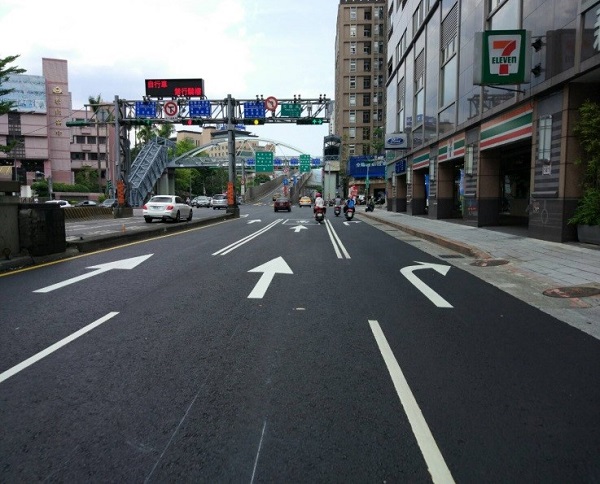 基隆路(松隆路口)