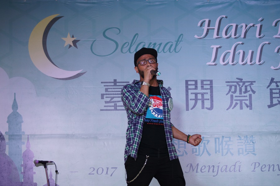 熱愛唱歌的Lalu Muhammad Taufan Iskandar以印尼抒情搖滾歌曲獲得比賽優勝