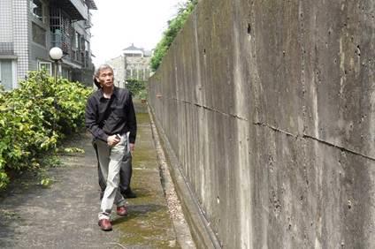 擋土牆、排水孔應時時檢視，排水溝應清淤