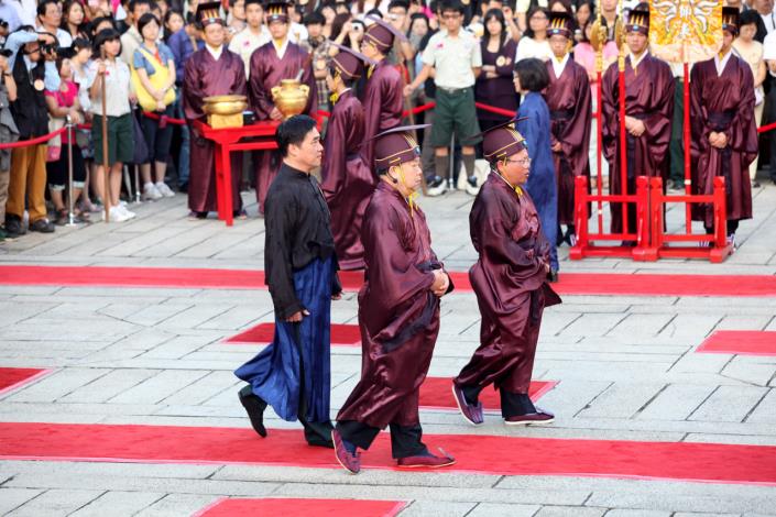 臺北市100年紀念大成至聖先師孔子誕辰2561週年釋奠典禮_高讚賢攝_孔廟大成殿