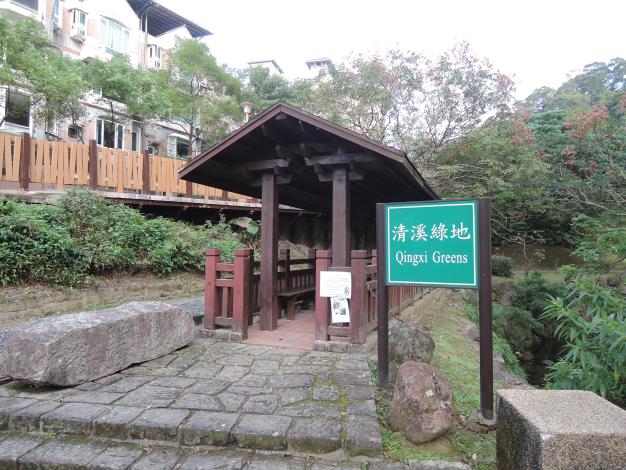 典雅的木造涼亭供民眾小憩