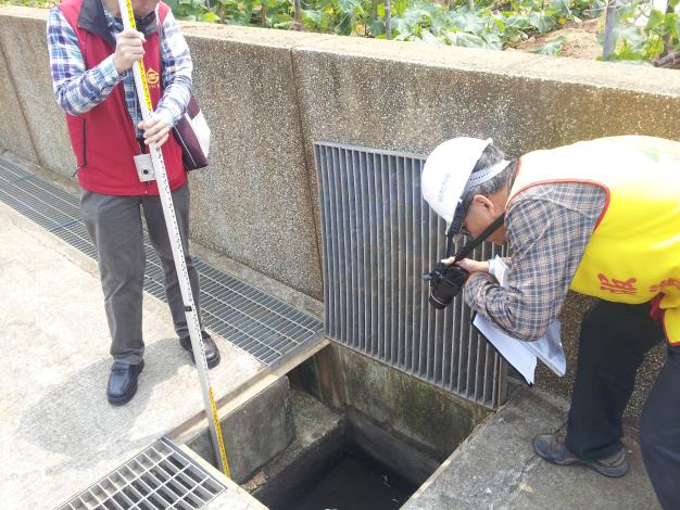 大地處會同專業技師檢查水土保持設施，輔導維護管理
