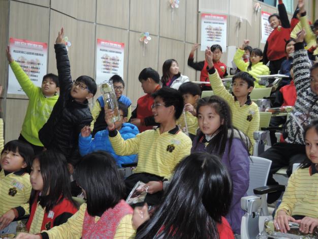 萬福國小 有獎徵答 學童熱烈參與