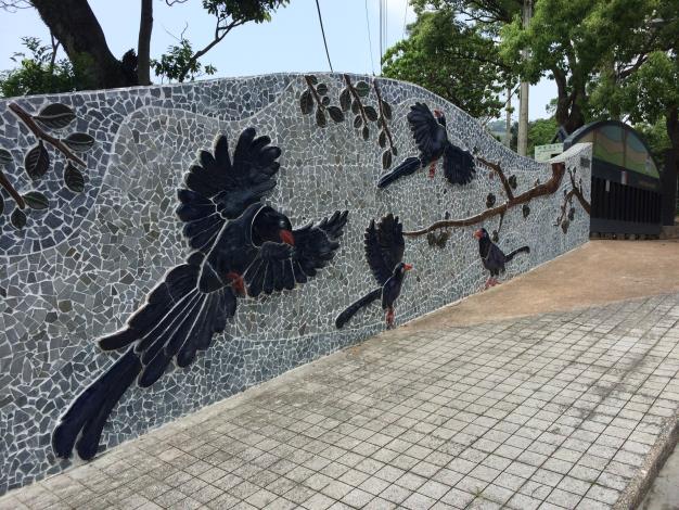 藥用植物園藍鵲圍牆