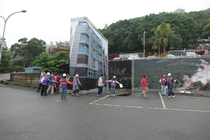 103年內湖區土石流疏散避難演練金龍發展中心參與演練情形