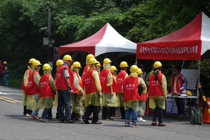 103年士林區土石流疏散避難演練溪山里里鄰應變小組