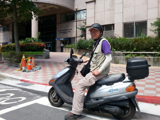 李瑞光整裝完畢，準備前往轄區巡查