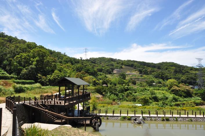 樟樹步道涼亭-明鏡池旁