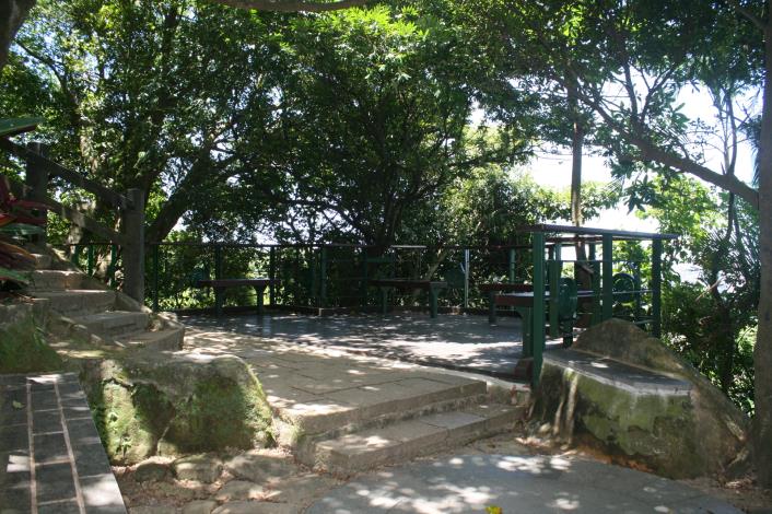 永春崗步道平台-往一線天叉路口