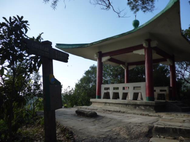 內湖區鯉魚山步道-山頂涼亭