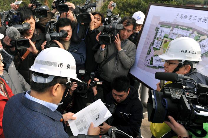 柯文哲市長視察世大運選手村3