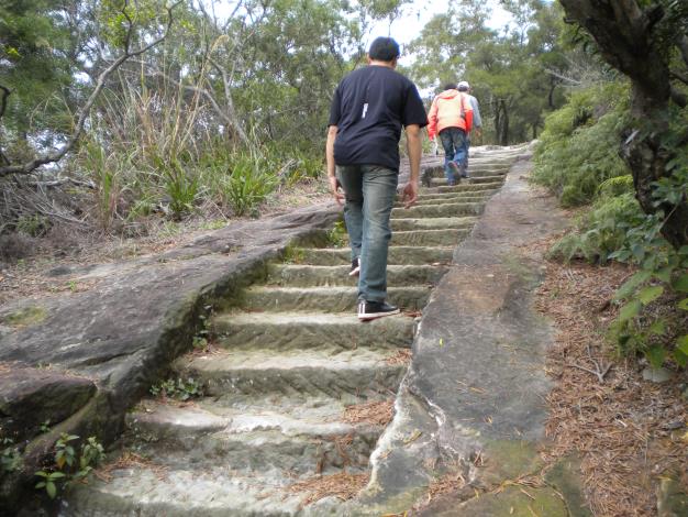 軍艦岩親山步道