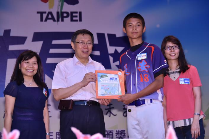 1040613頒發103學年度國中組市長獎