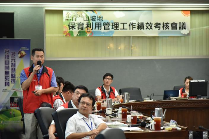 大地工程處梁成兆科長現場簡報