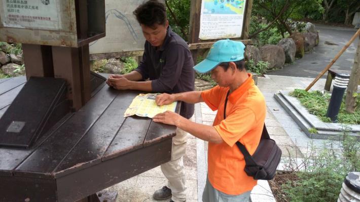 民眾參加親山步道拓印活動