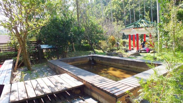 湖山國小內之泡腳池