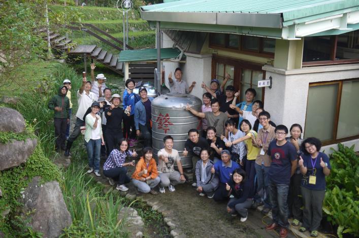 學員們自製雨水回收系統