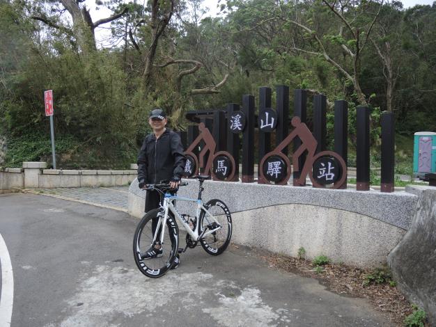 車友在溪山鐵馬驛站休憩後再出發