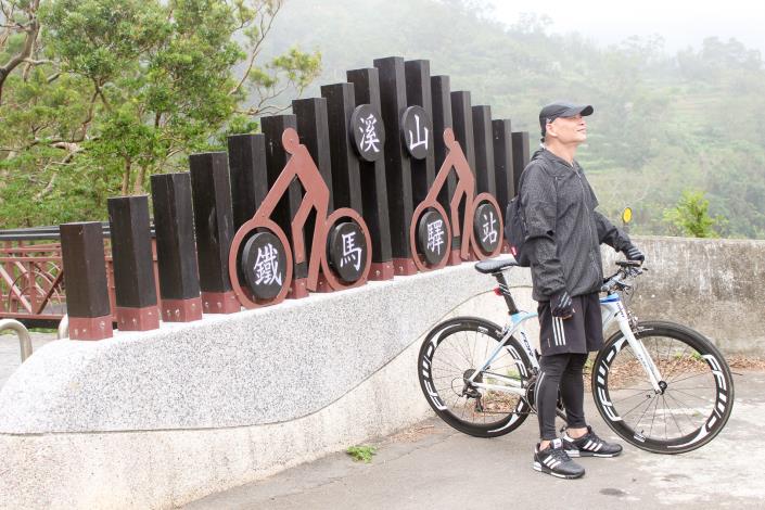 車友在溪山鐵馬驛站休憩後再出發