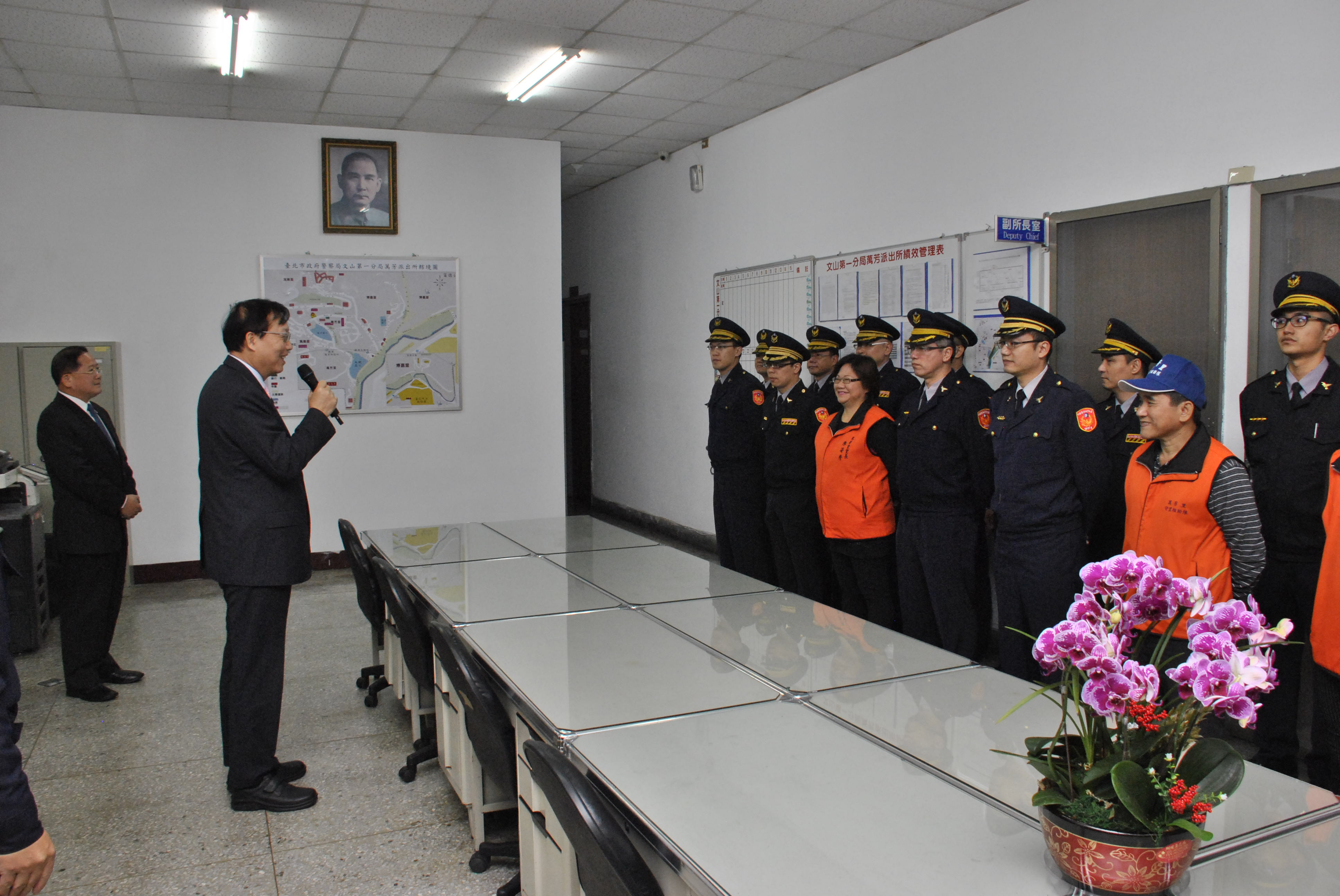 臺北市政府警察局士林分局新聞稿內政部陳威仁部長蒞臨臺北市政府警察局文山第一分局萬芳派出所,慰問警察同仁及巡守隊員春安工作辛勞