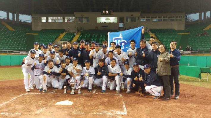  勇奪冬季巡迴賽首冠