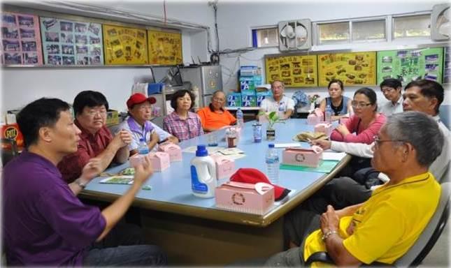 圖1：社區自主防災技師與社區民眾討論過去週遭之歷史災害。