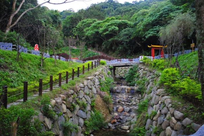 新埤溪採用生態工法整治，對環境具友善性!