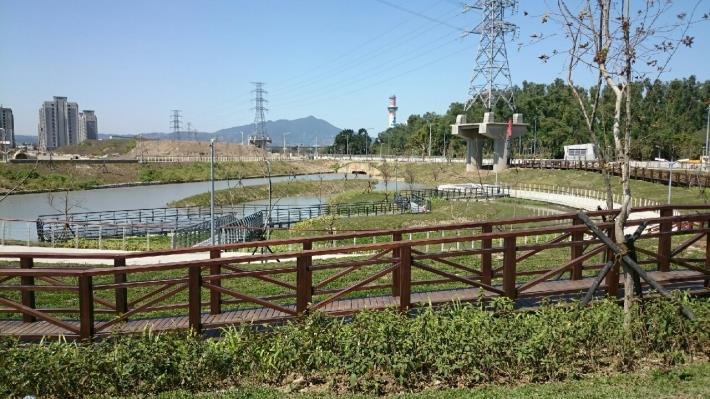 洲美蜆仔港公園多層次生態綠坡