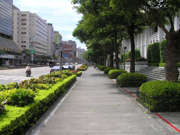 中正區羅斯福路人行道綠帶